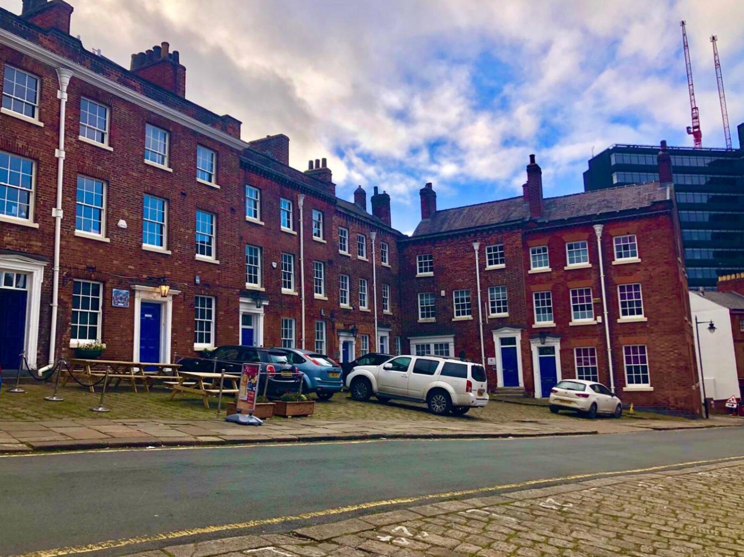 Modern Cosy Edwardian Apartment for 4 Private Ent view 2