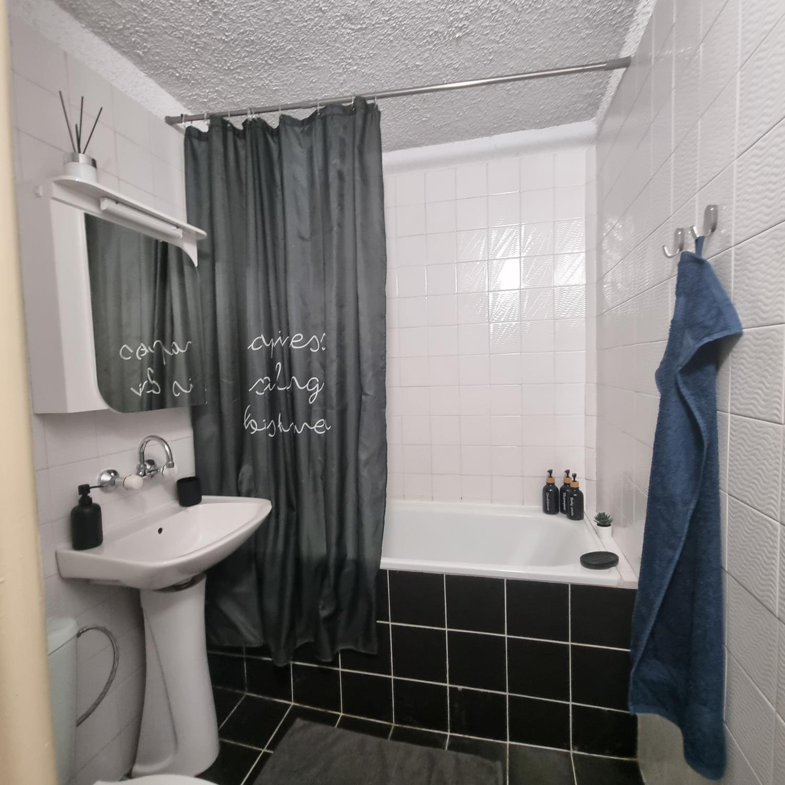 Spacious 3 bedroom apartment, close to metro station