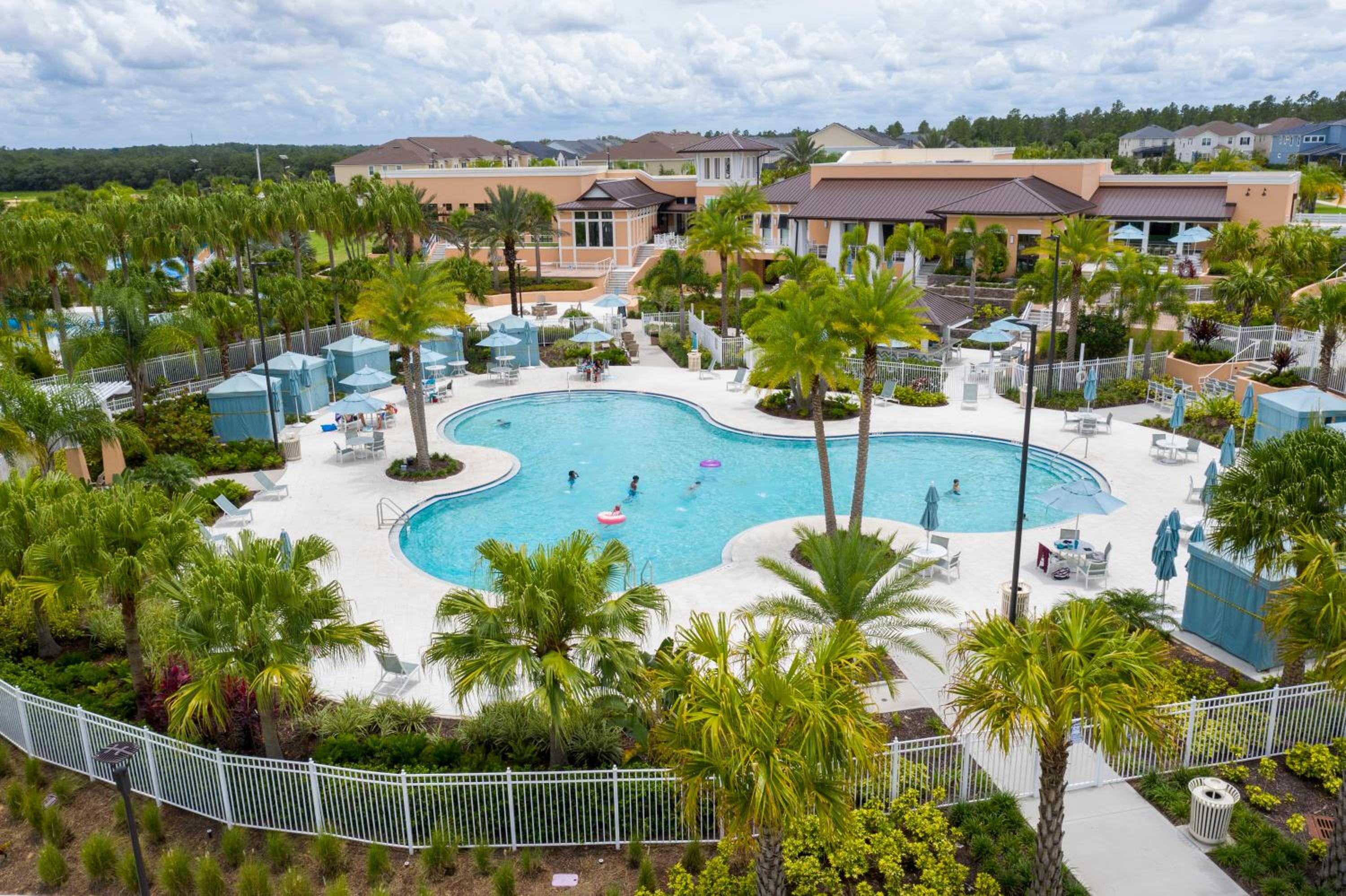 Opulent 4BR Townhome Private Pool, Solara Resort - 1543 CP
