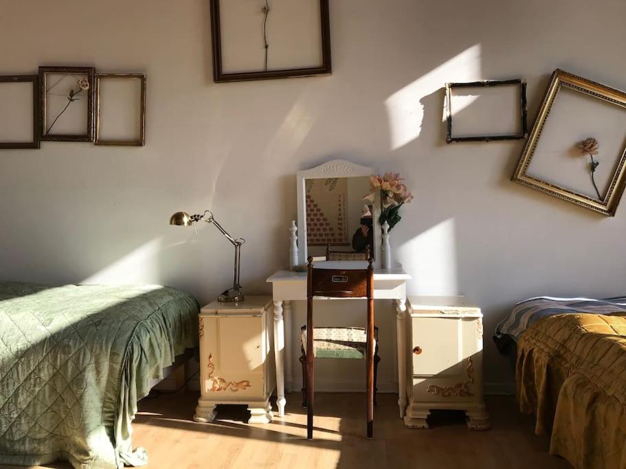 Eventyrligt og rummeligt hus med havudsigt