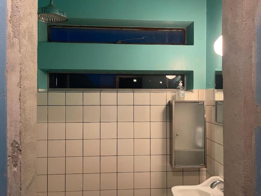 Eventyrligt og rummeligt hus med havudsigt