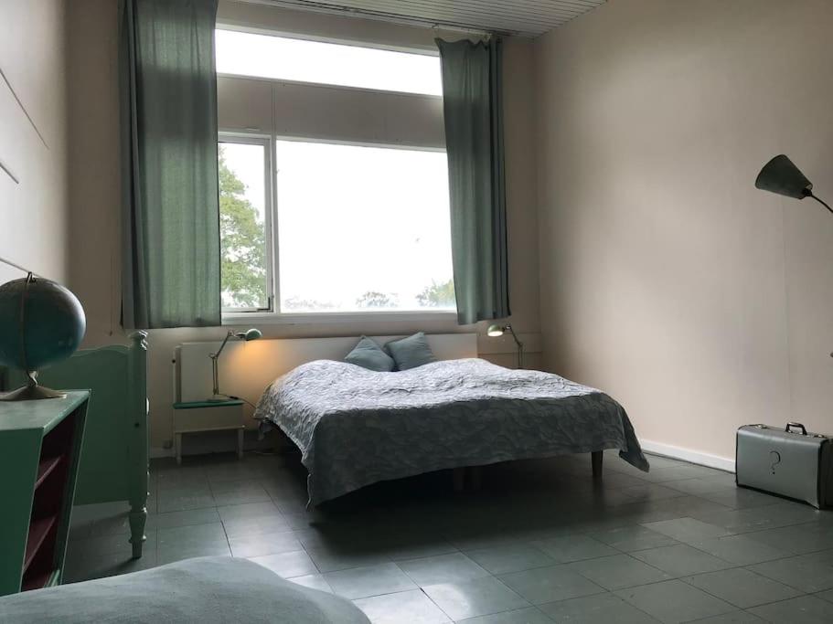 Eventyrligt og rummeligt hus med havudsigt