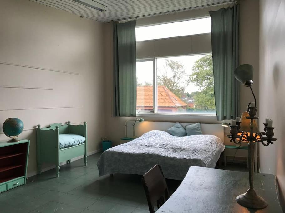 Eventyrligt og rummeligt hus med havudsigt