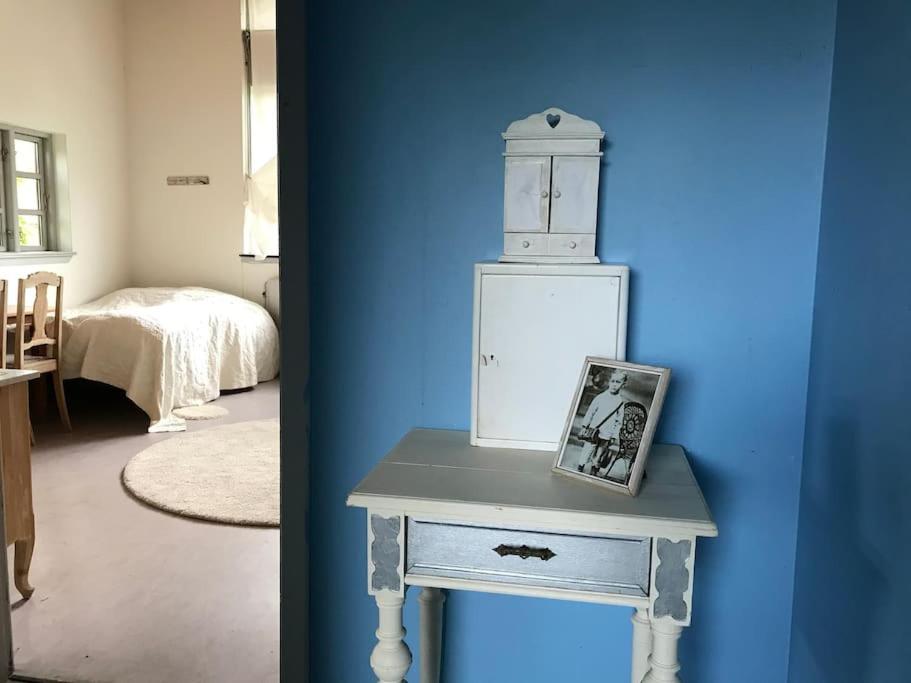 Eventyrligt og rummeligt hus med havudsigt