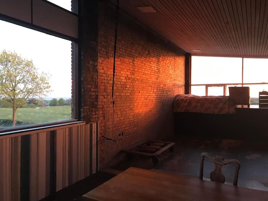 Eventyrligt og rummeligt hus med havudsigt