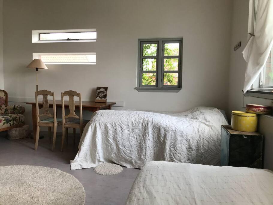 Eventyrligt og rummeligt hus med havudsigt