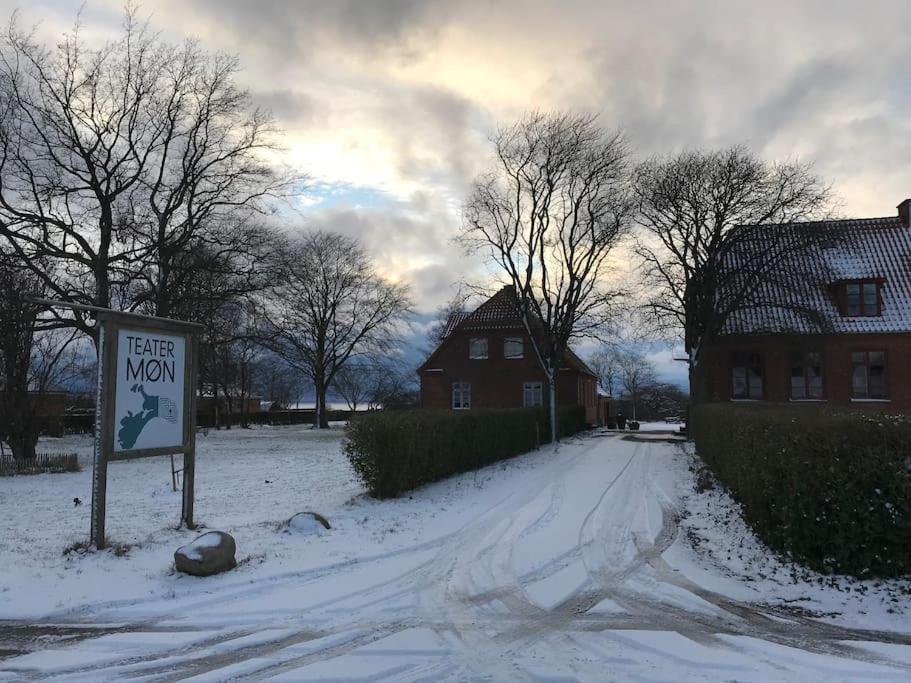Eventyrligt og rummeligt hus med havudsigt