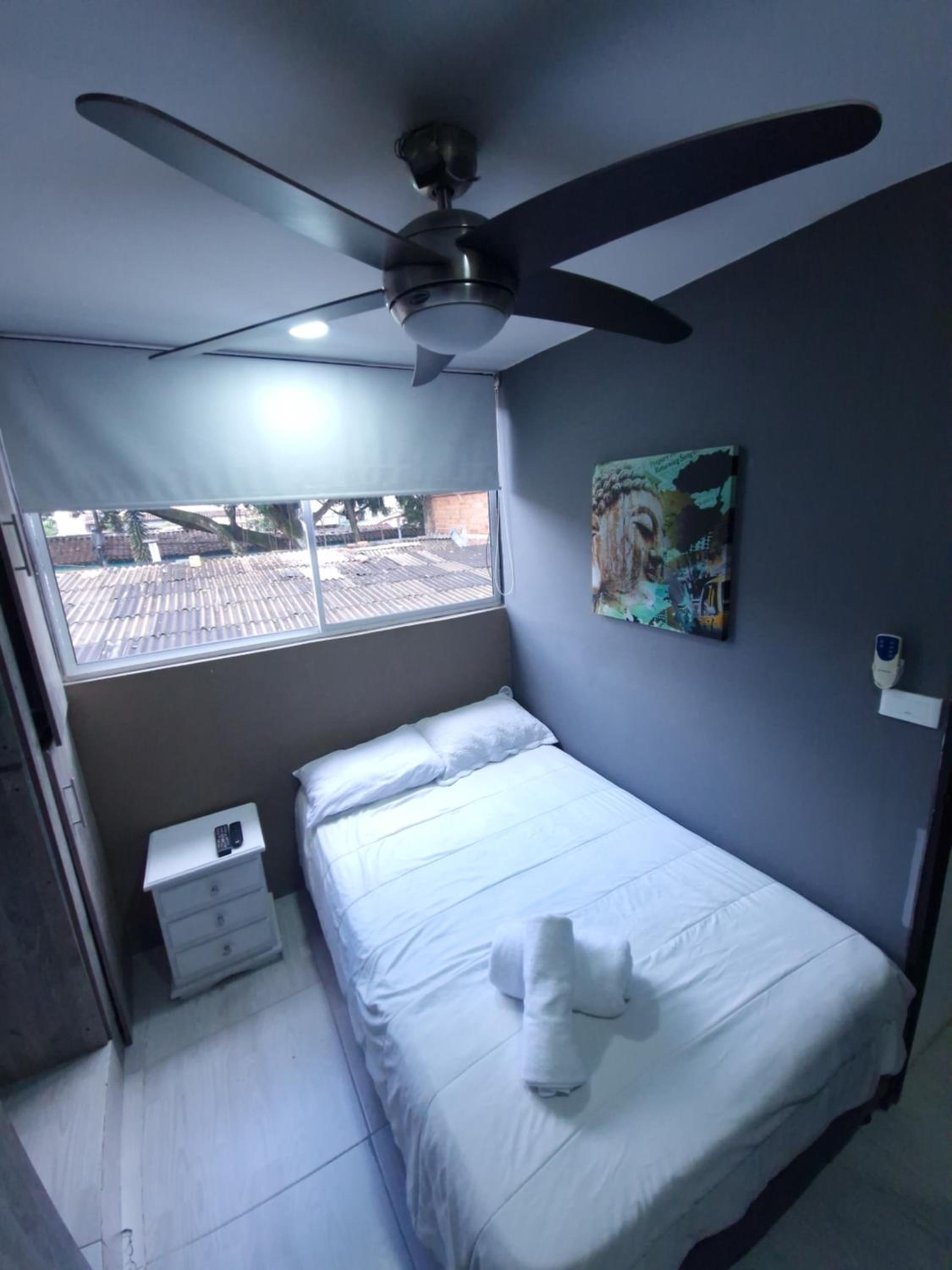 Urban 10 BDRM Private Apartment With Rooftop Pool & Jacuzzi