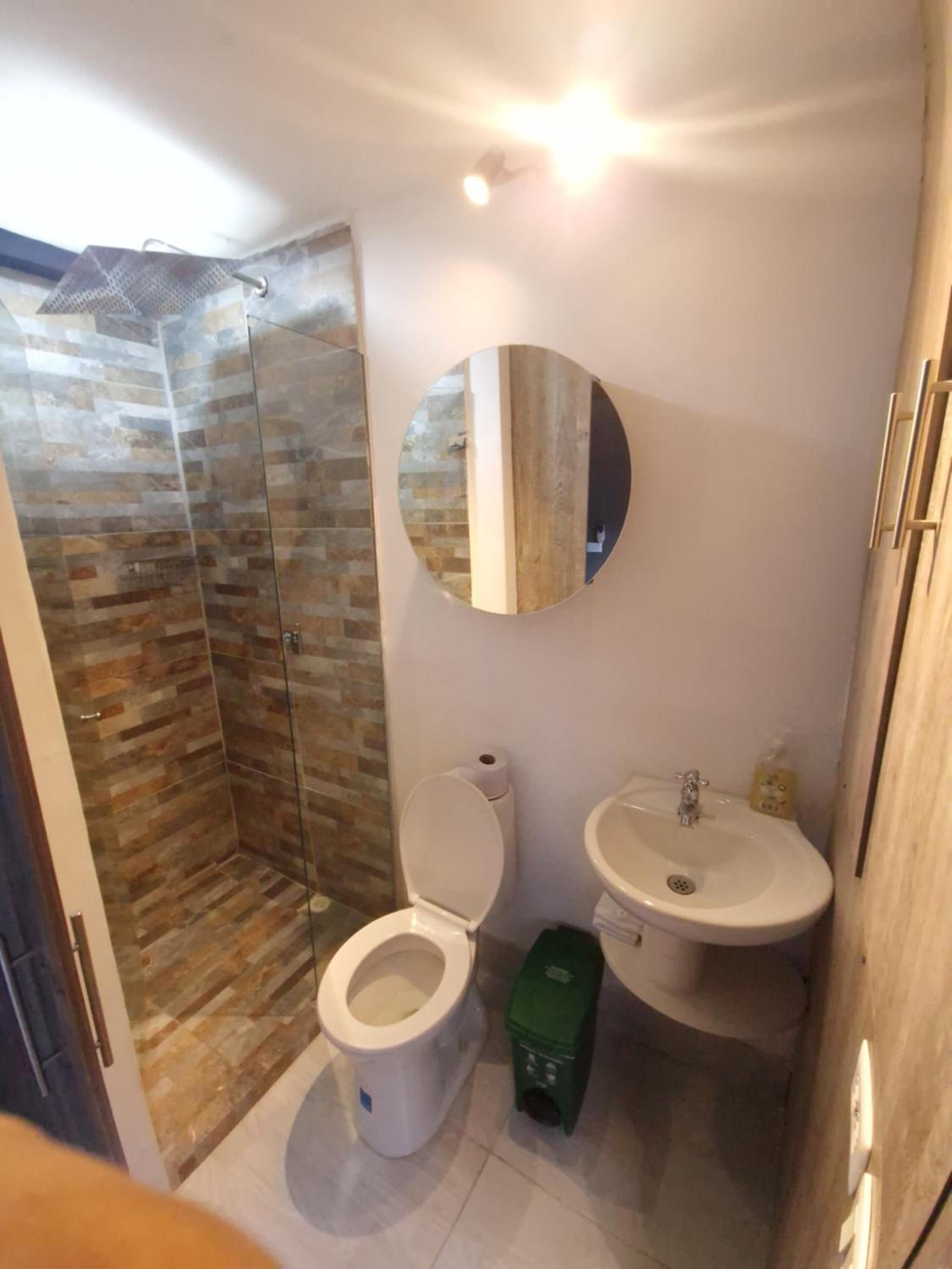 Urban 10 BDRM Private Apartment With Rooftop Pool & Jacuzzi
