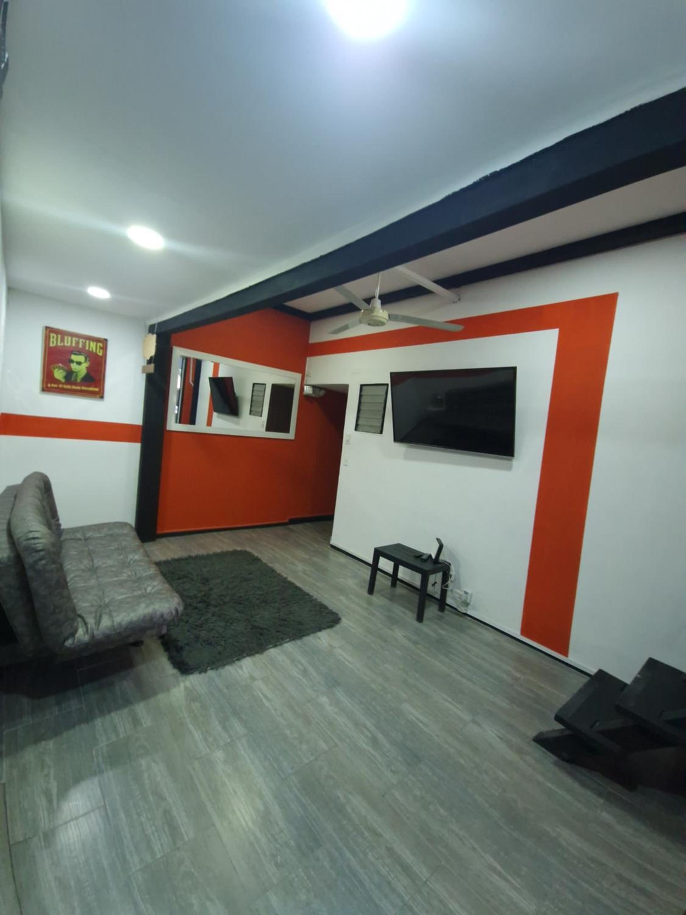 Urban 10 BDRM Private Apartment With Rooftop Pool & Jacuzzi