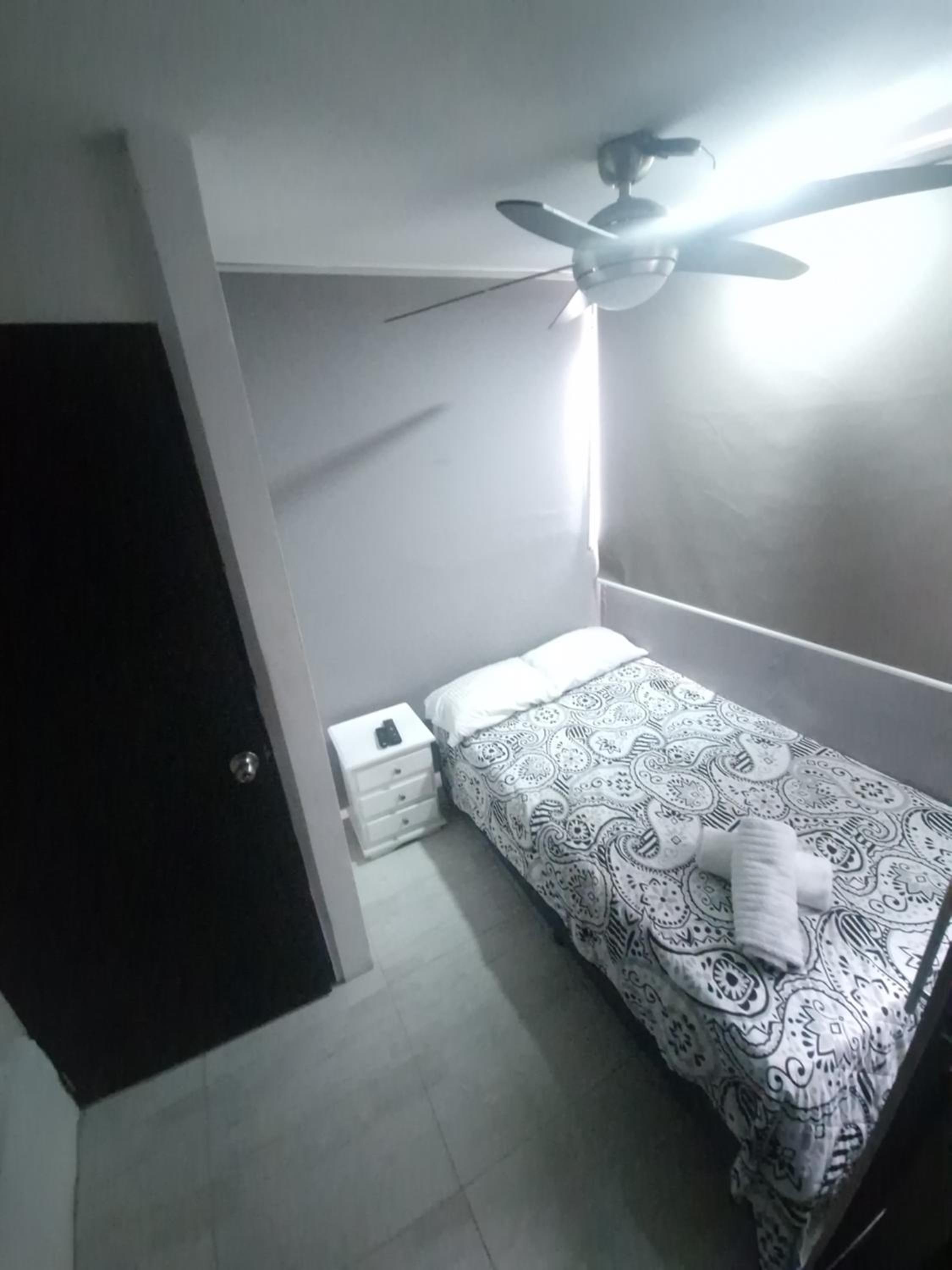 Urban 10 BDRM Private Apartment With Rooftop Pool & Jacuzzi