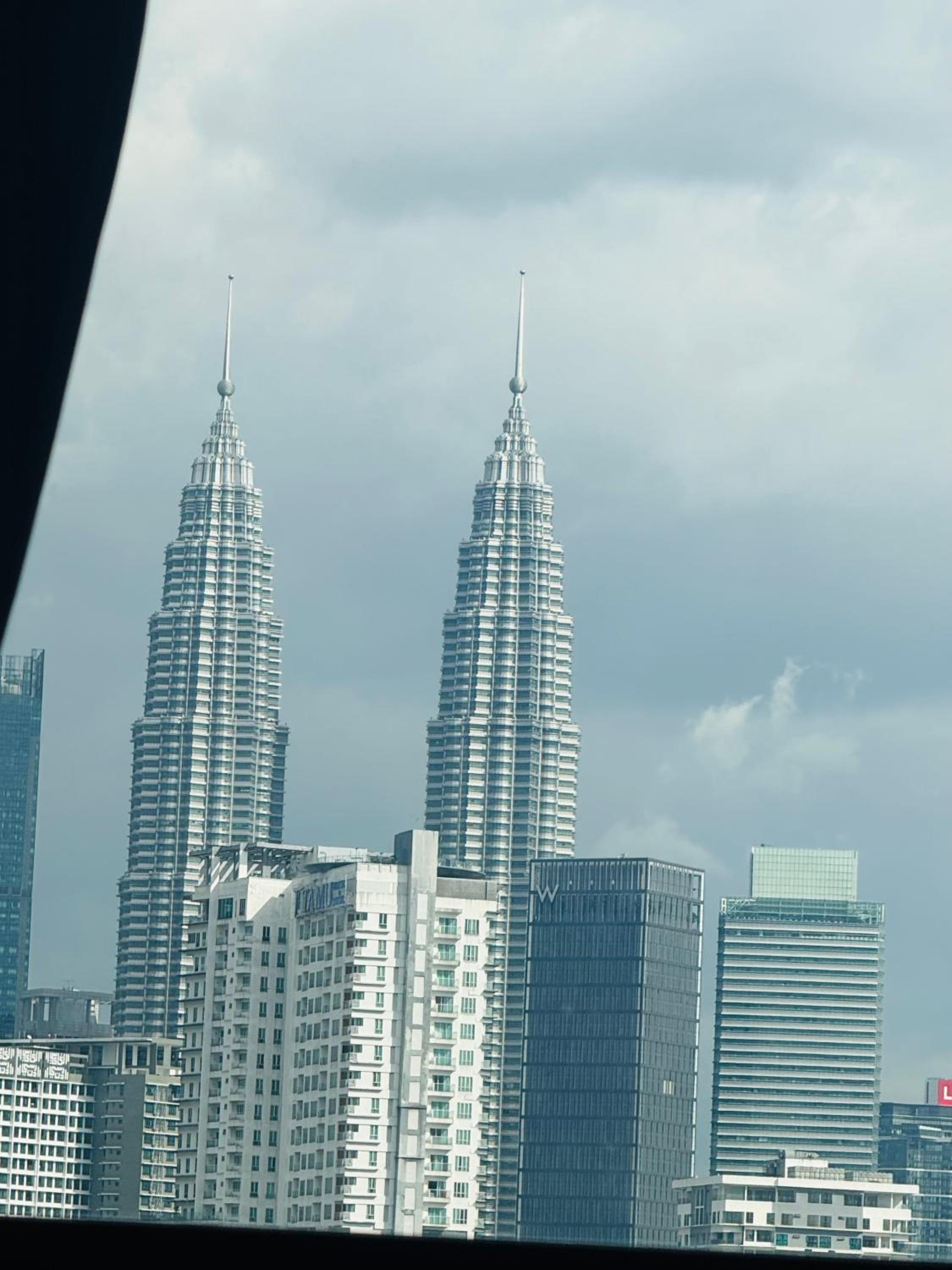 KLcc suites At tower 1