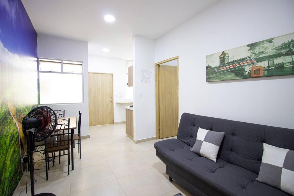 2 BR Barrio Estadio, cerca al Metro, parqueadero 303