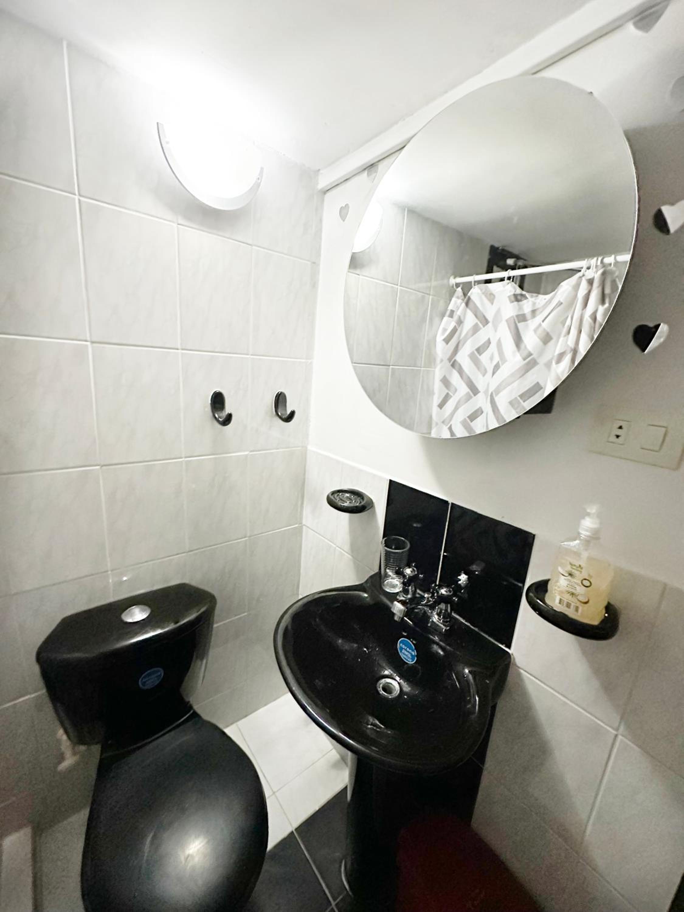 Urban 10 BDRM Private Apartment With Rooftop Pool & Jacuzzi