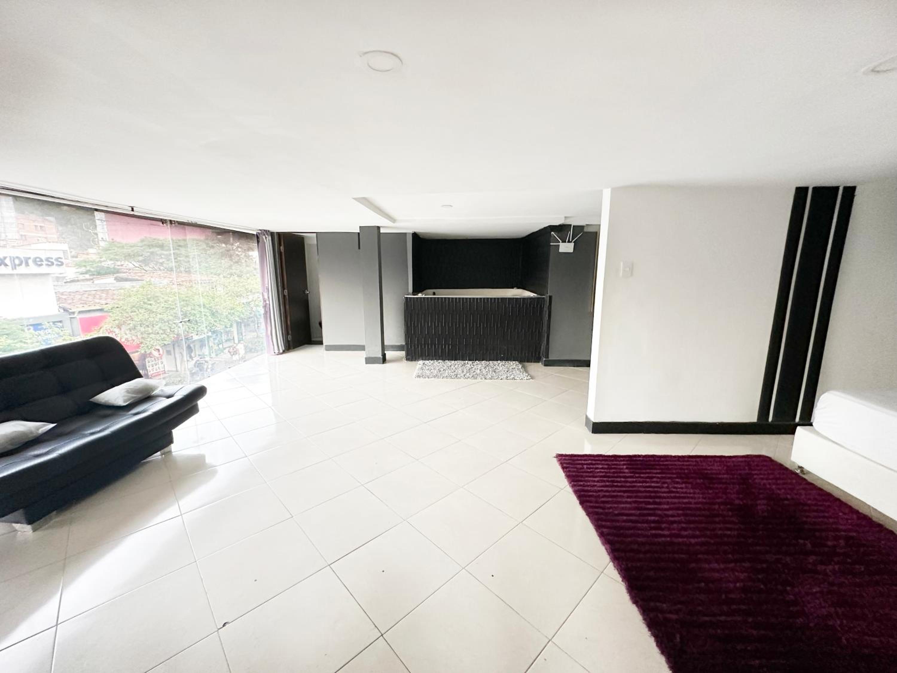 Urban 10 BDRM Private Apartment With Rooftop Pool & Jacuzzi