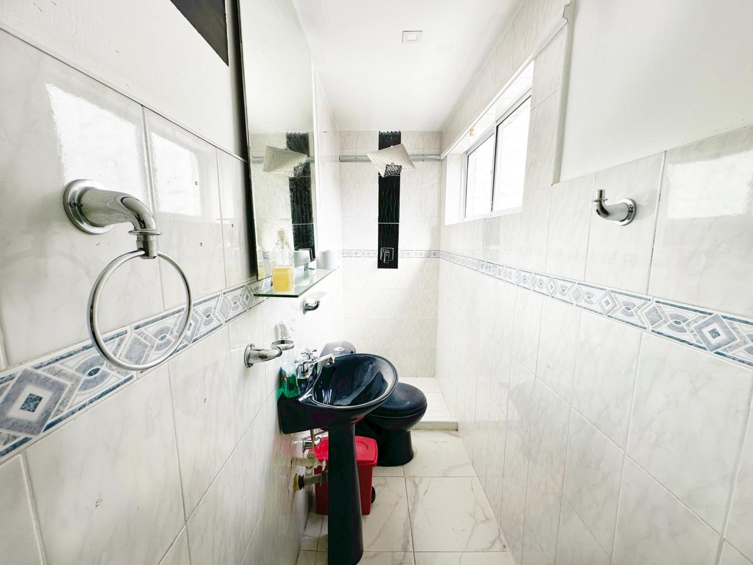 Urban 10 BDRM Private Apartment With Rooftop Pool & Jacuzzi