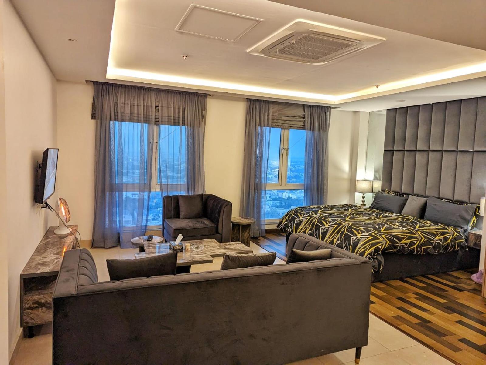Experience The Art of Luxury living in Gold Crest Mall DHA Lahore view 4