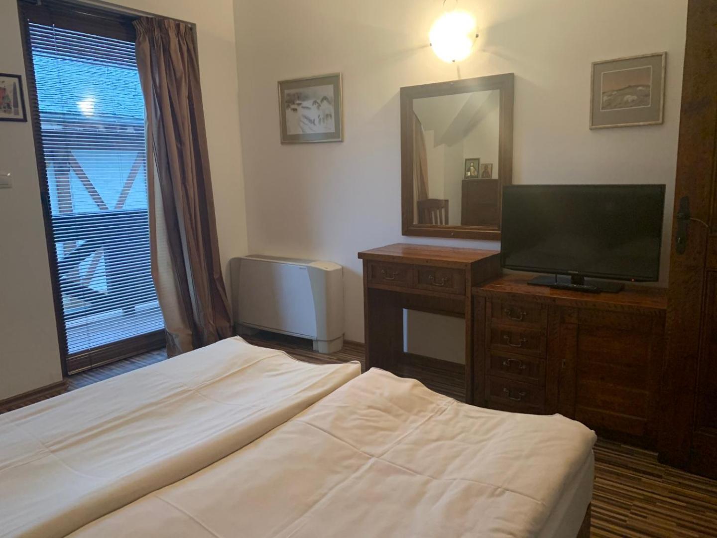 Granat Gondola Apartments next to Ski Lift