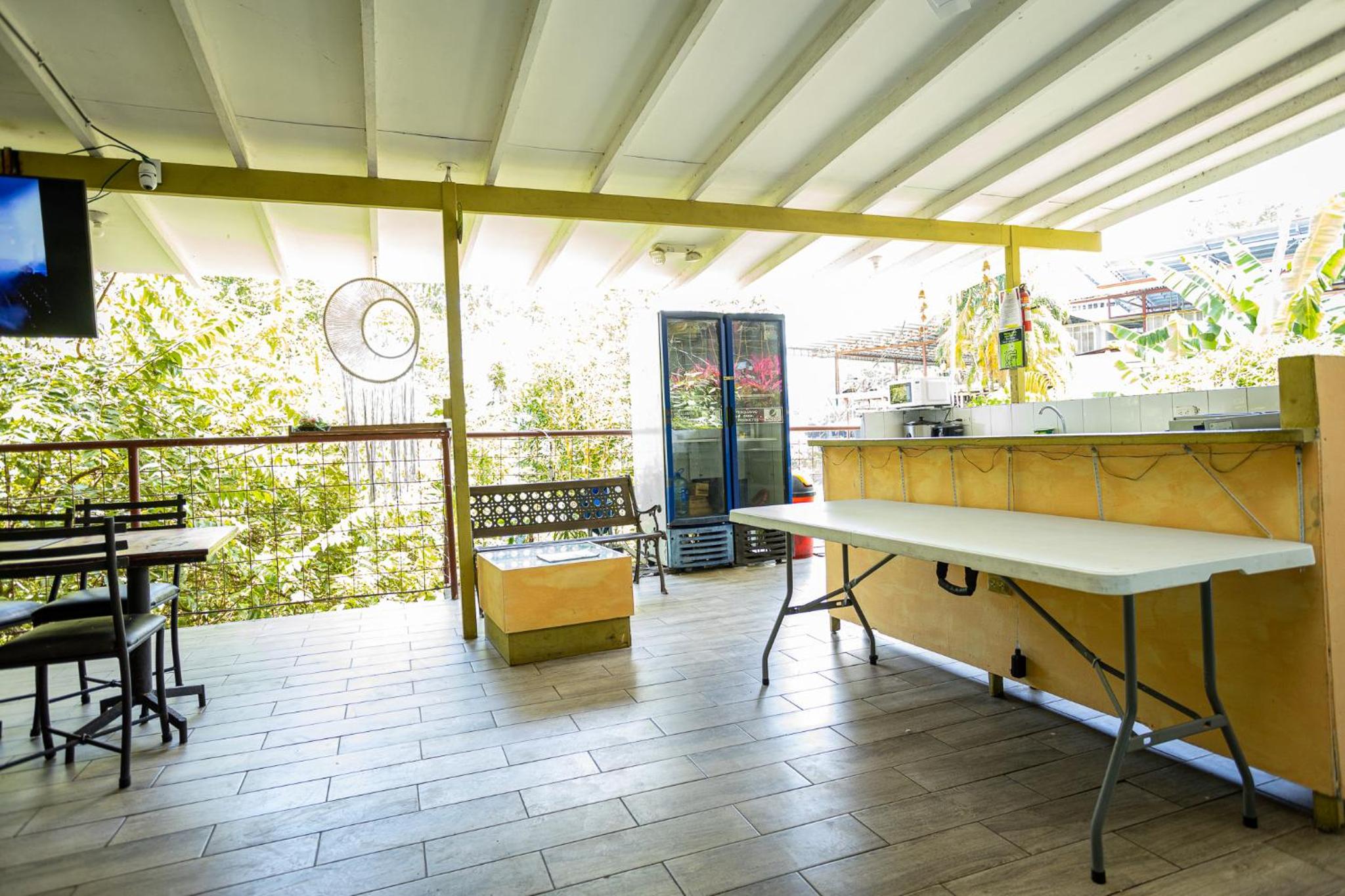 Hotel Manuel Antonio Hostel - Image 1