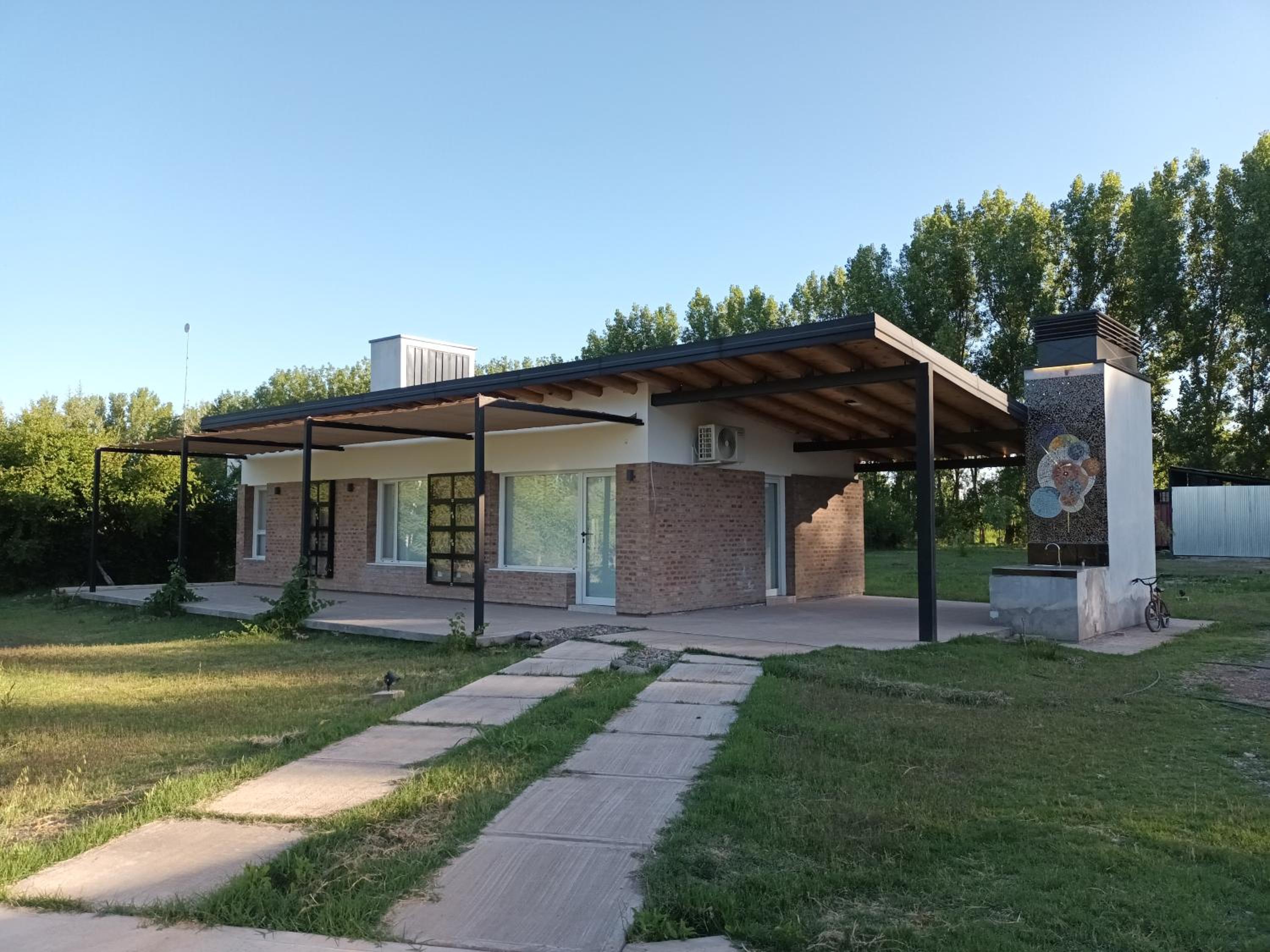 Casa de Campo Benegas con cochera y parrilla