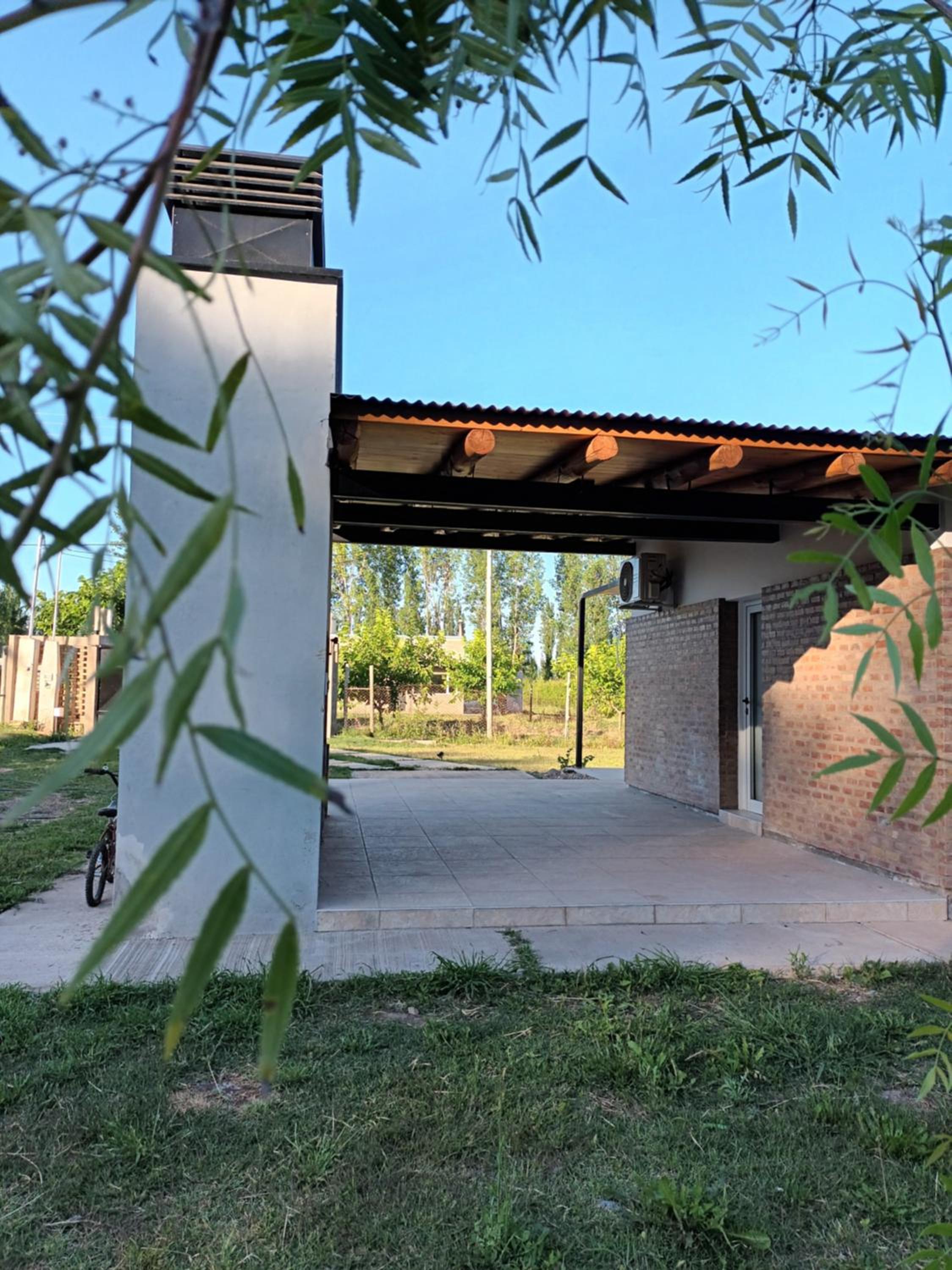 Casa de Campo Benegas con cochera y parrilla