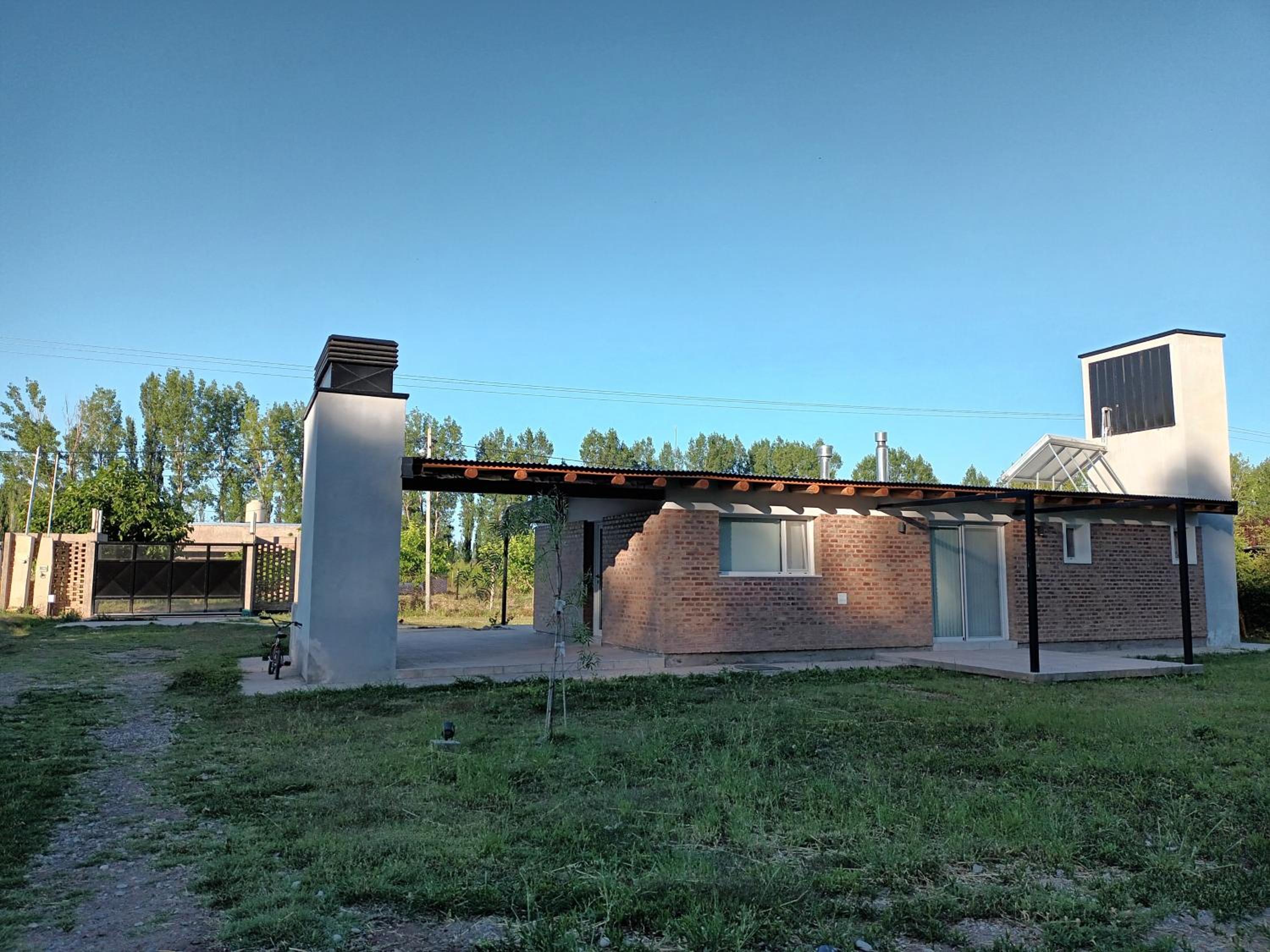Casa de Campo Benegas con cochera y parrilla