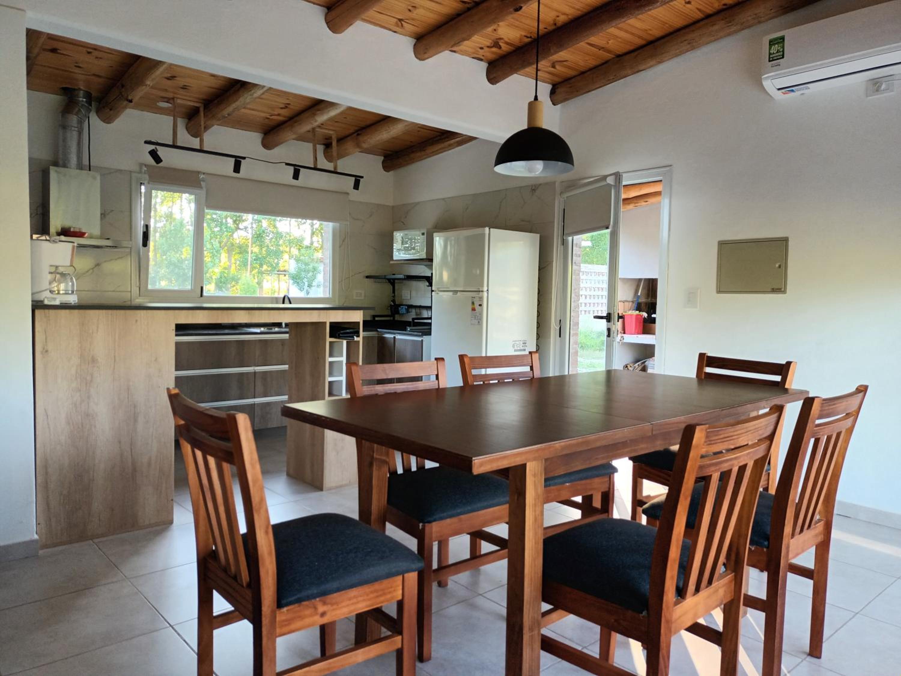 Casa de Campo Benegas con cochera y parrilla