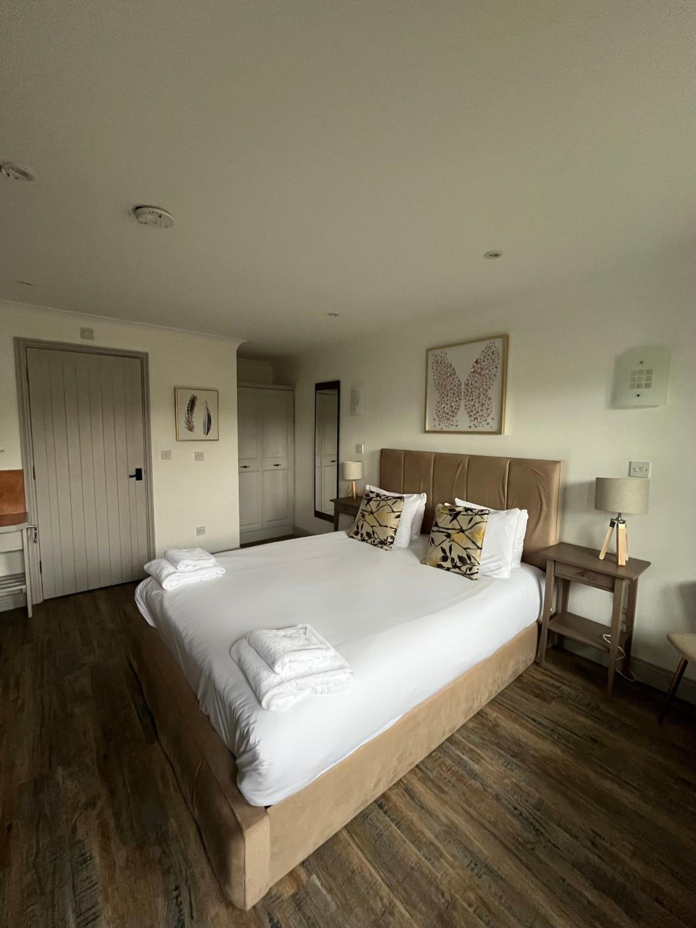 Pine, Country chalet located in Pegsdon view 5