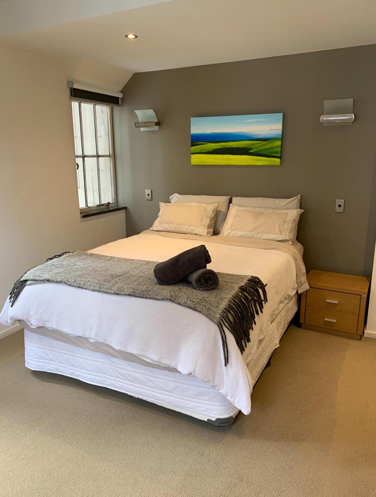 Outstanding Central Lambton Quay Apartment