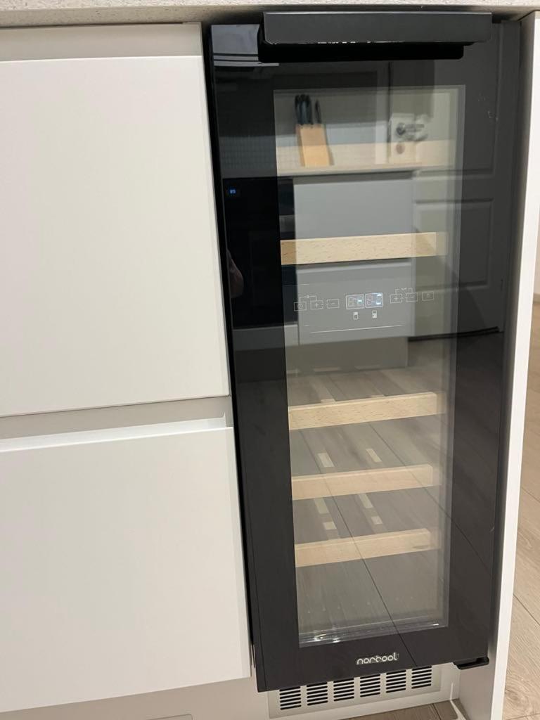 Central 3 bedroom apartment - Free parking view 5