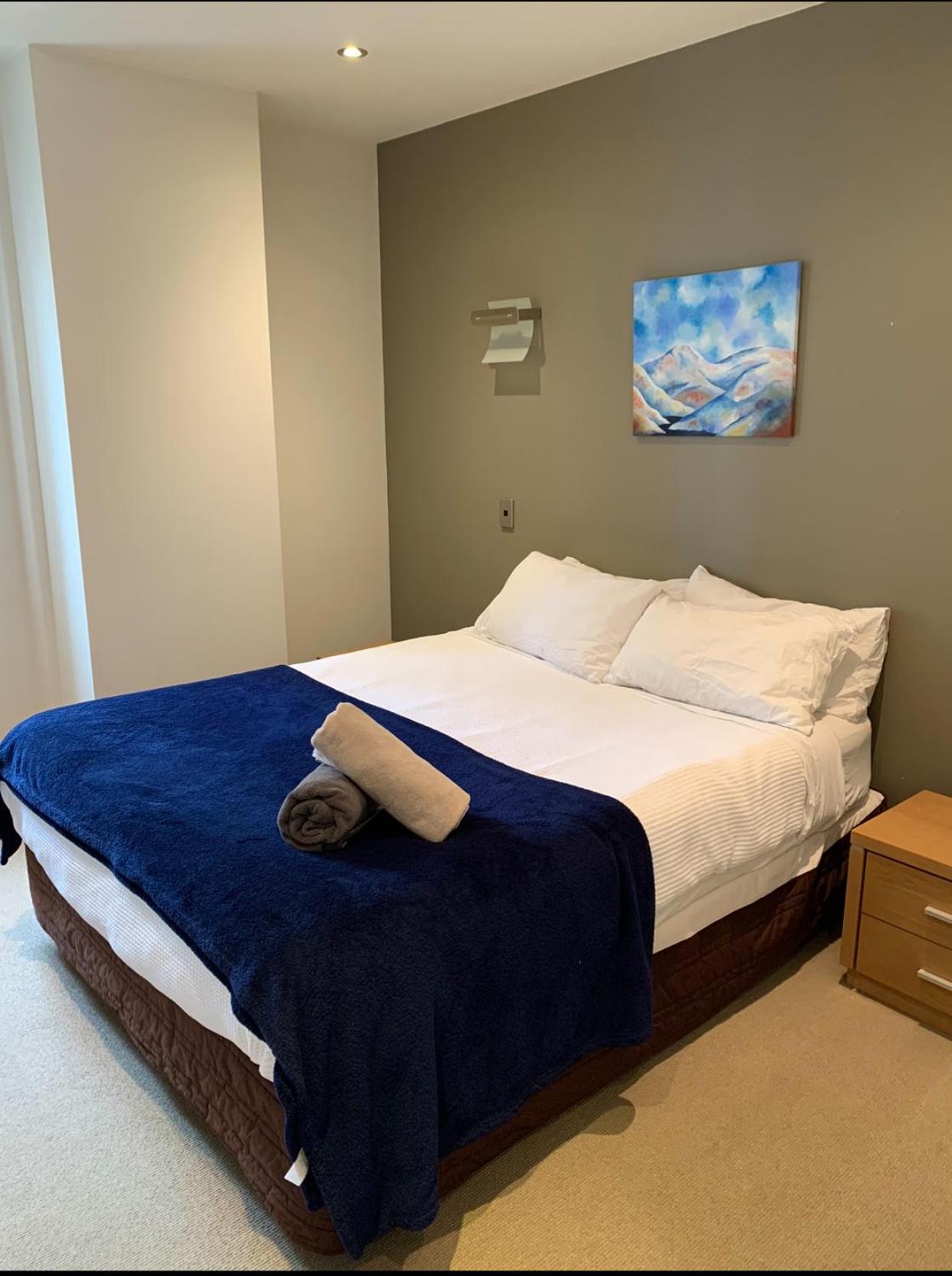Outstanding Central Lambton Quay Apartment