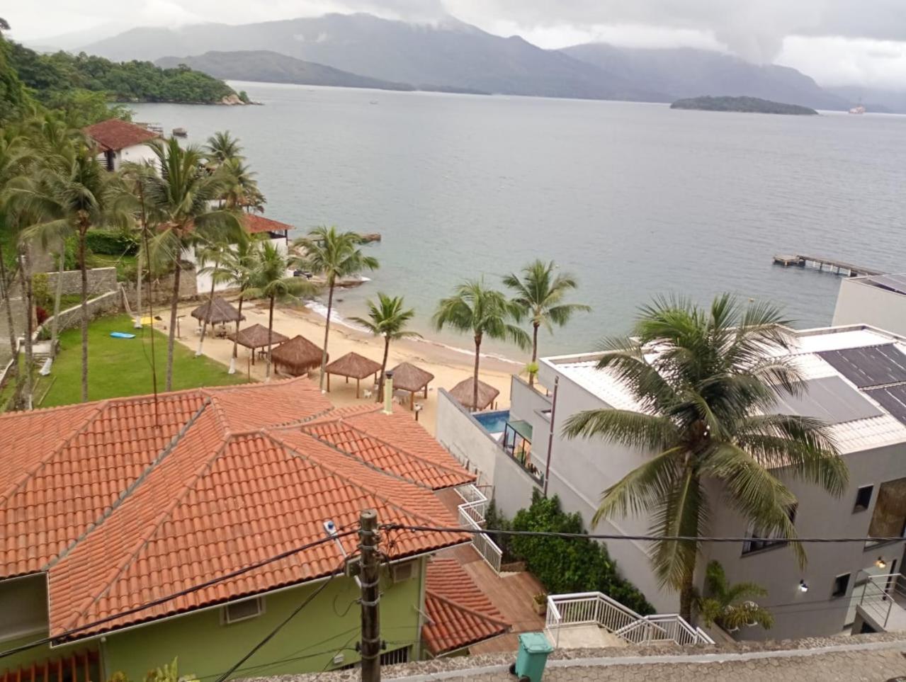 Casa com praia particular com vista incrível em Angra dos Reis