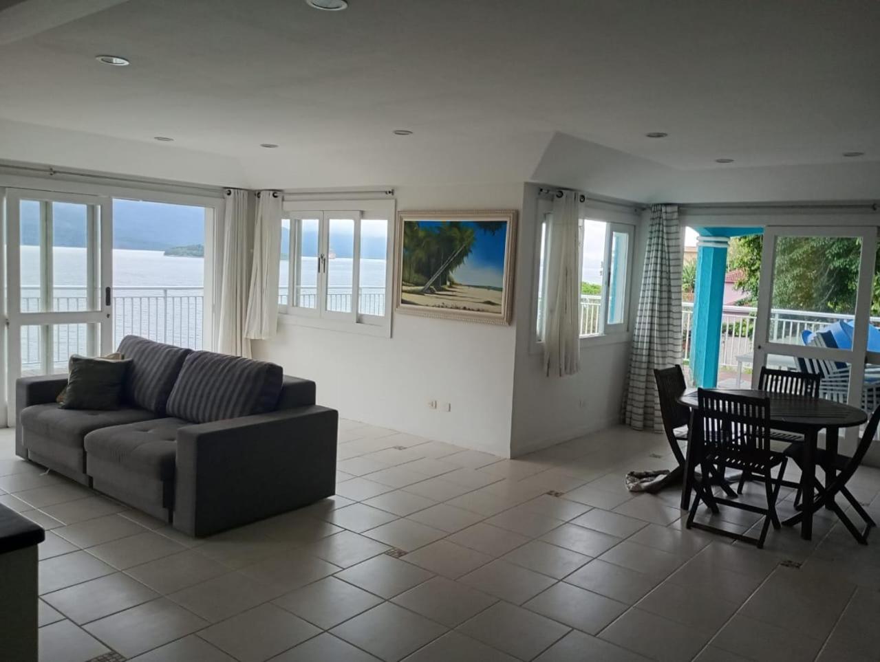 Casa com praia particular com vista incrível em Angra dos Reis