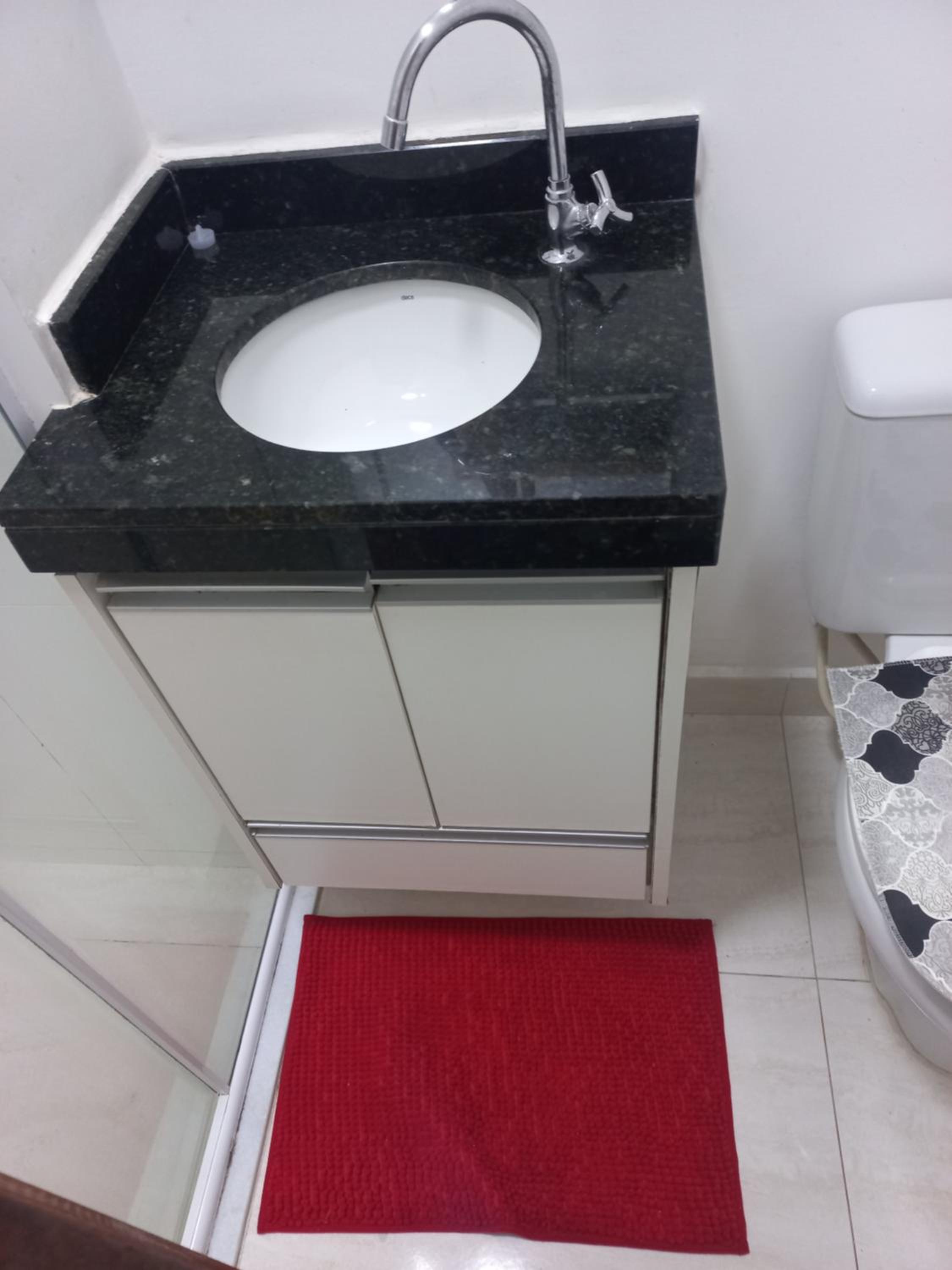 Apartamento em Condomínio Beverly Hills Praia de Vista Linda - Bertioga com Estacionamento e Piscina