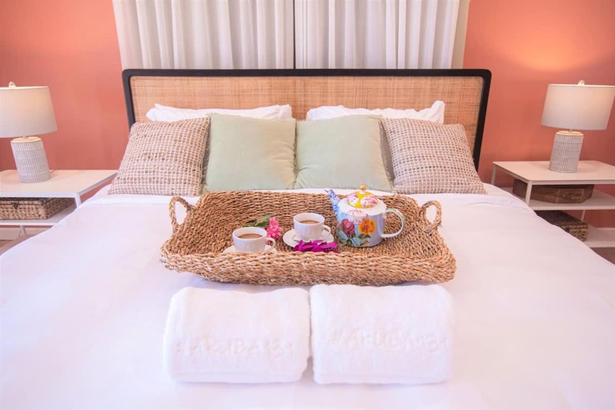 Arashi Beachfront - The best sunsets in Aruba!