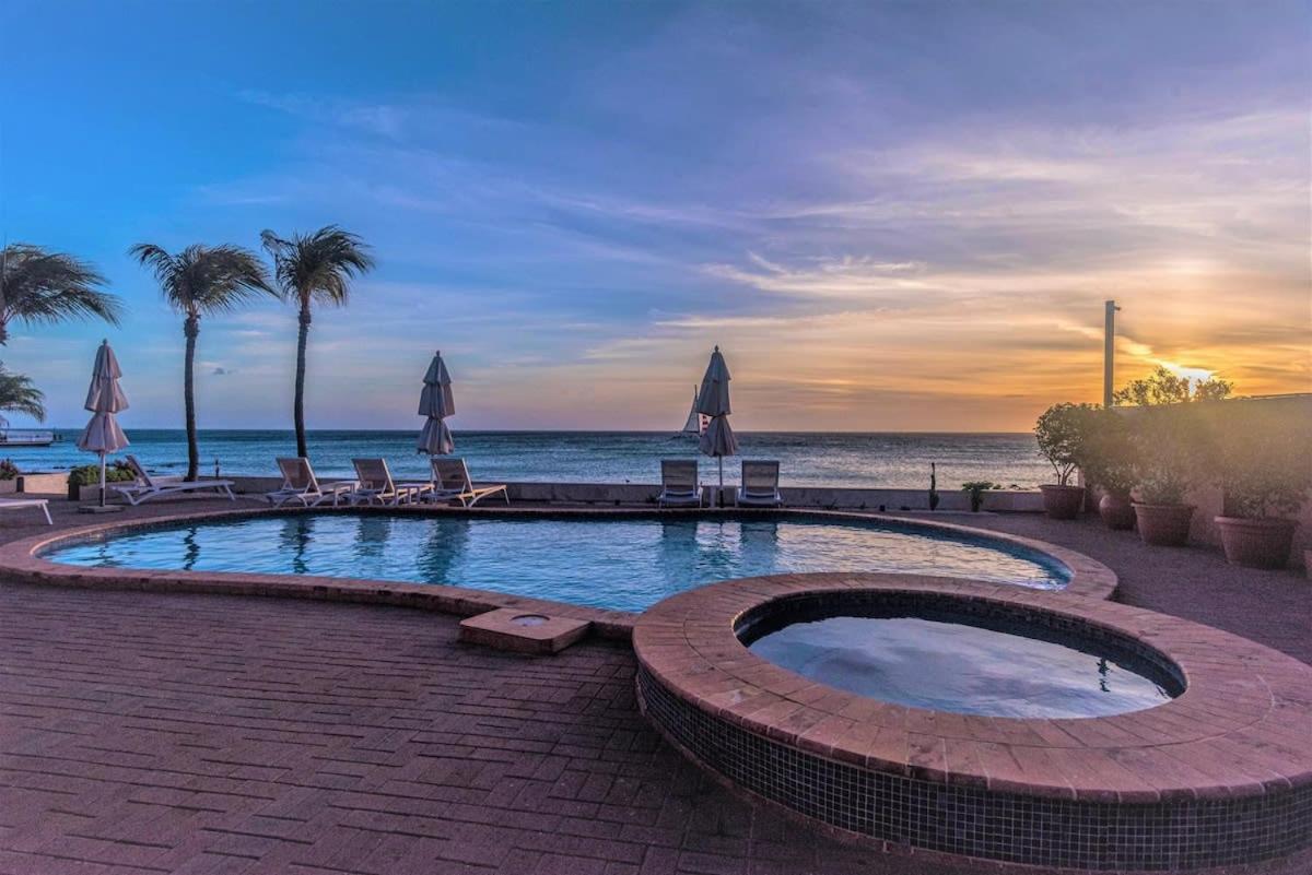Arashi Beachfront - The best sunsets in Aruba!