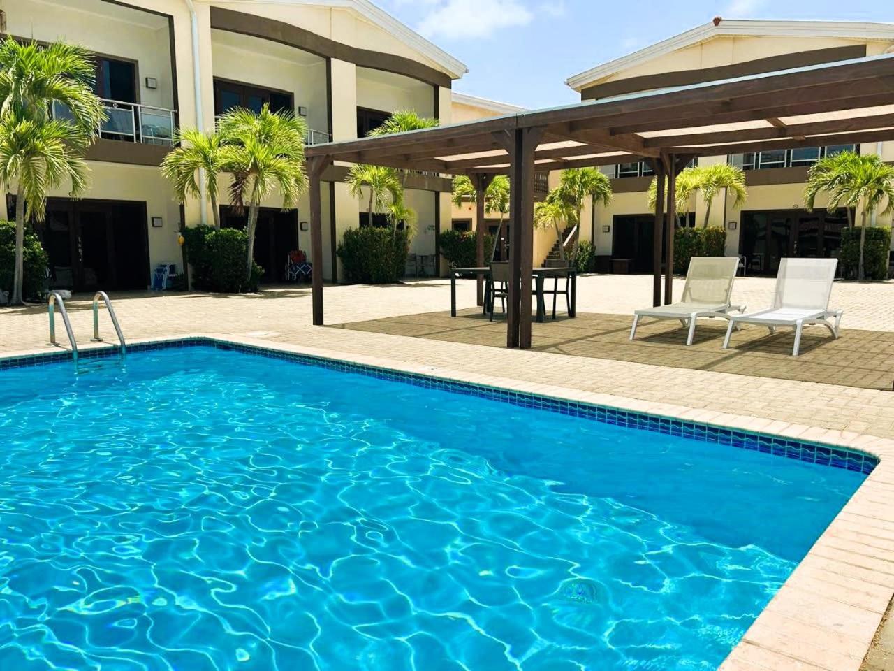 Aruba Breeze Condo B7