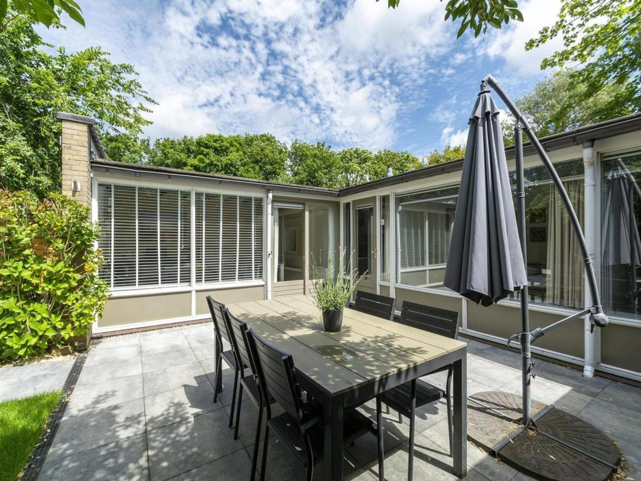 Bungalow in Sint Maartenszee near the Beach view 2