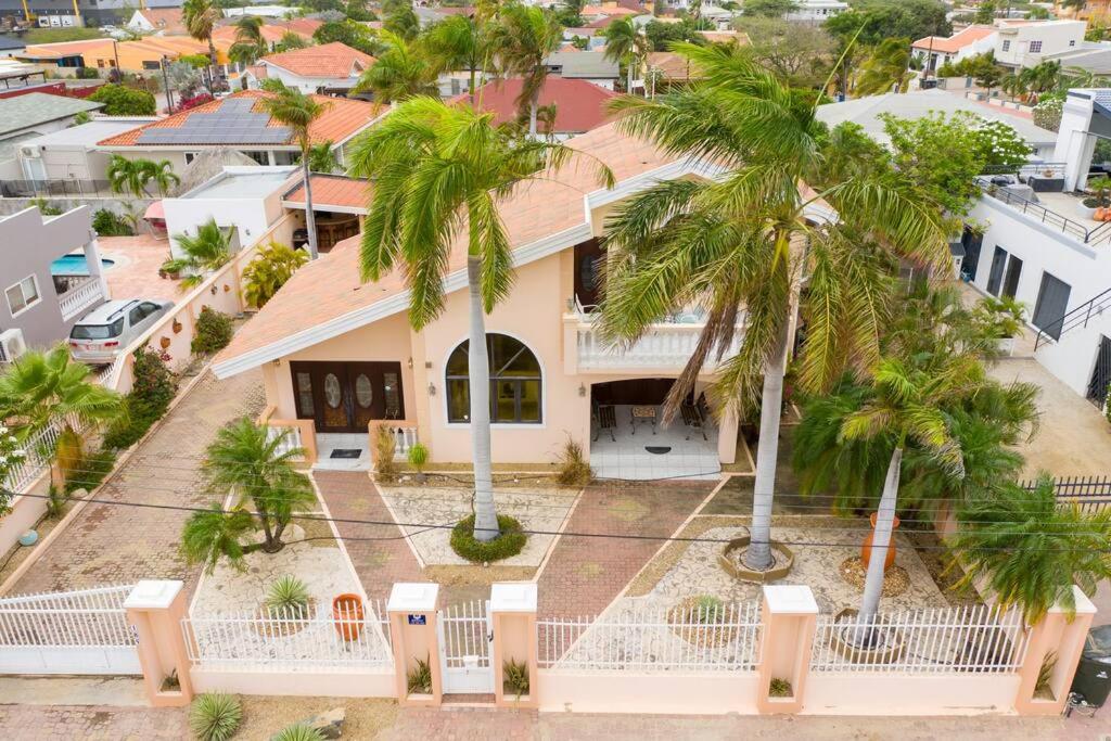 Bubali Villa - Just a 2-minute drive to Eagle Beach
