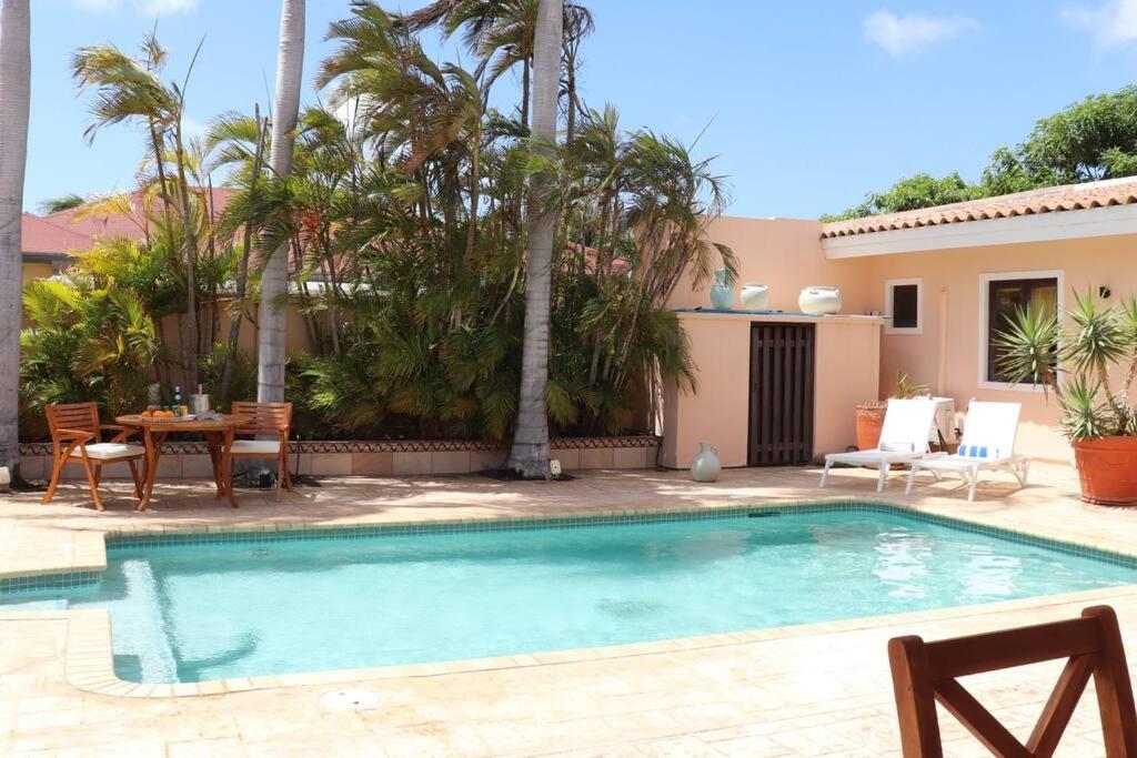 Bubali Villa - Just a 2-minute drive to Eagle Beach
