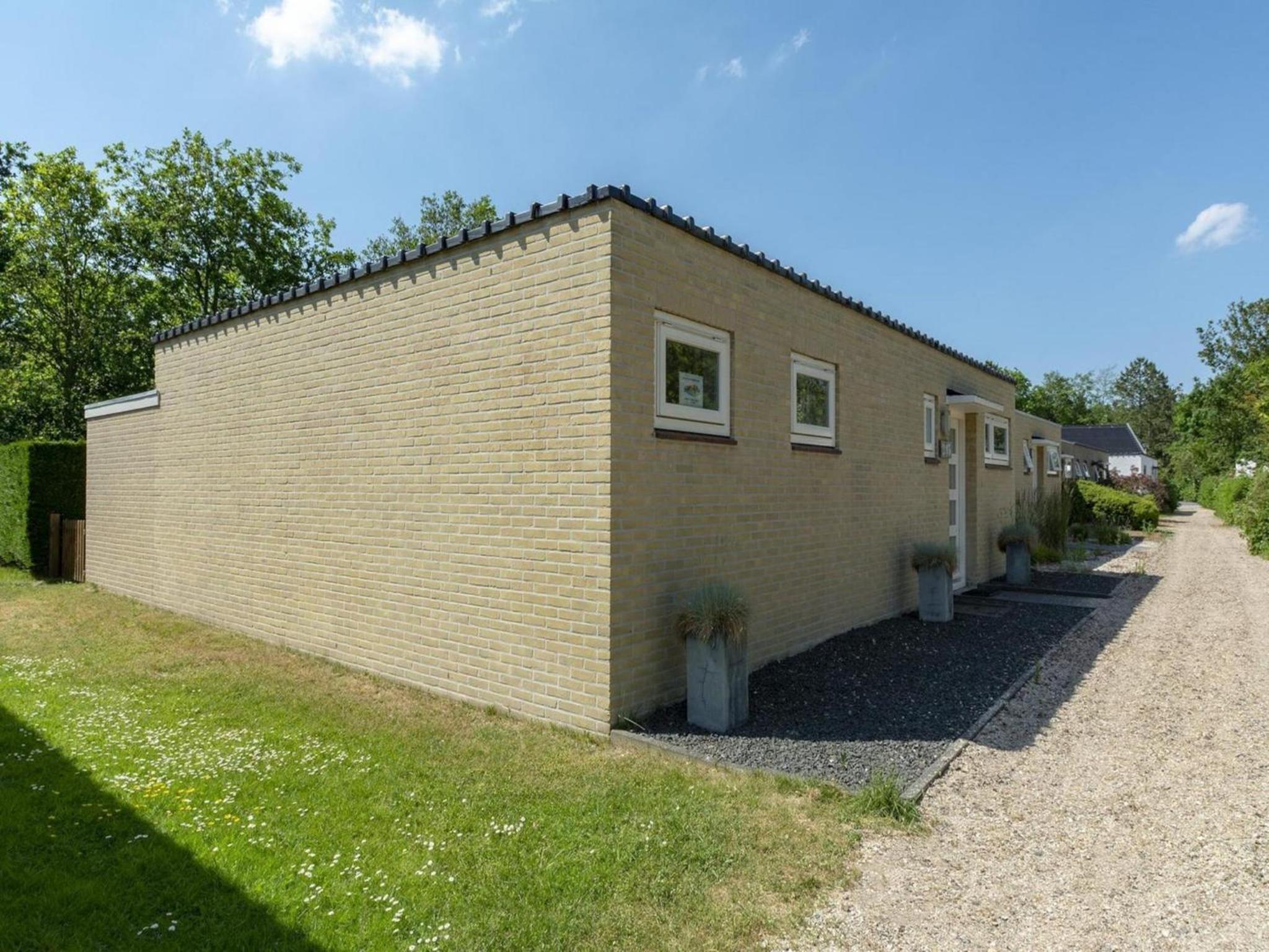 Duinland 245 bungalow for 6 guests near sea