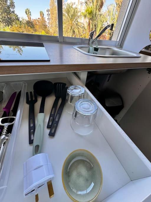 Smart Deluxe StudioN6 private Kitchenette Bathroom to Beach 200m Marina Port 900m