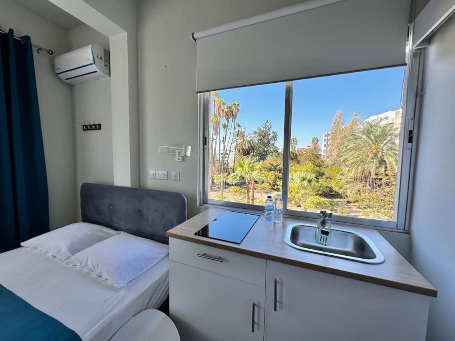 Smart Deluxe StudioN6 private Kitchenette Bathroom to Beach 200m Marina Port 900m