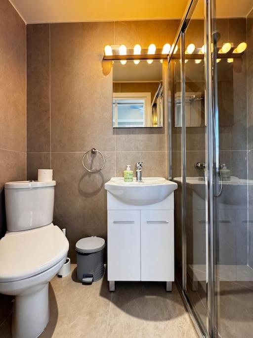 Smart Deluxe StudioN6 private Kitchenette Bathroom to Beach 200m Marina Port 900m