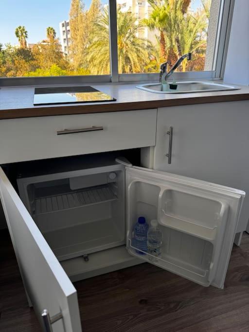Smart Deluxe StudioN6 private Kitchenette Bathroom to Beach 200m Marina Port 900m