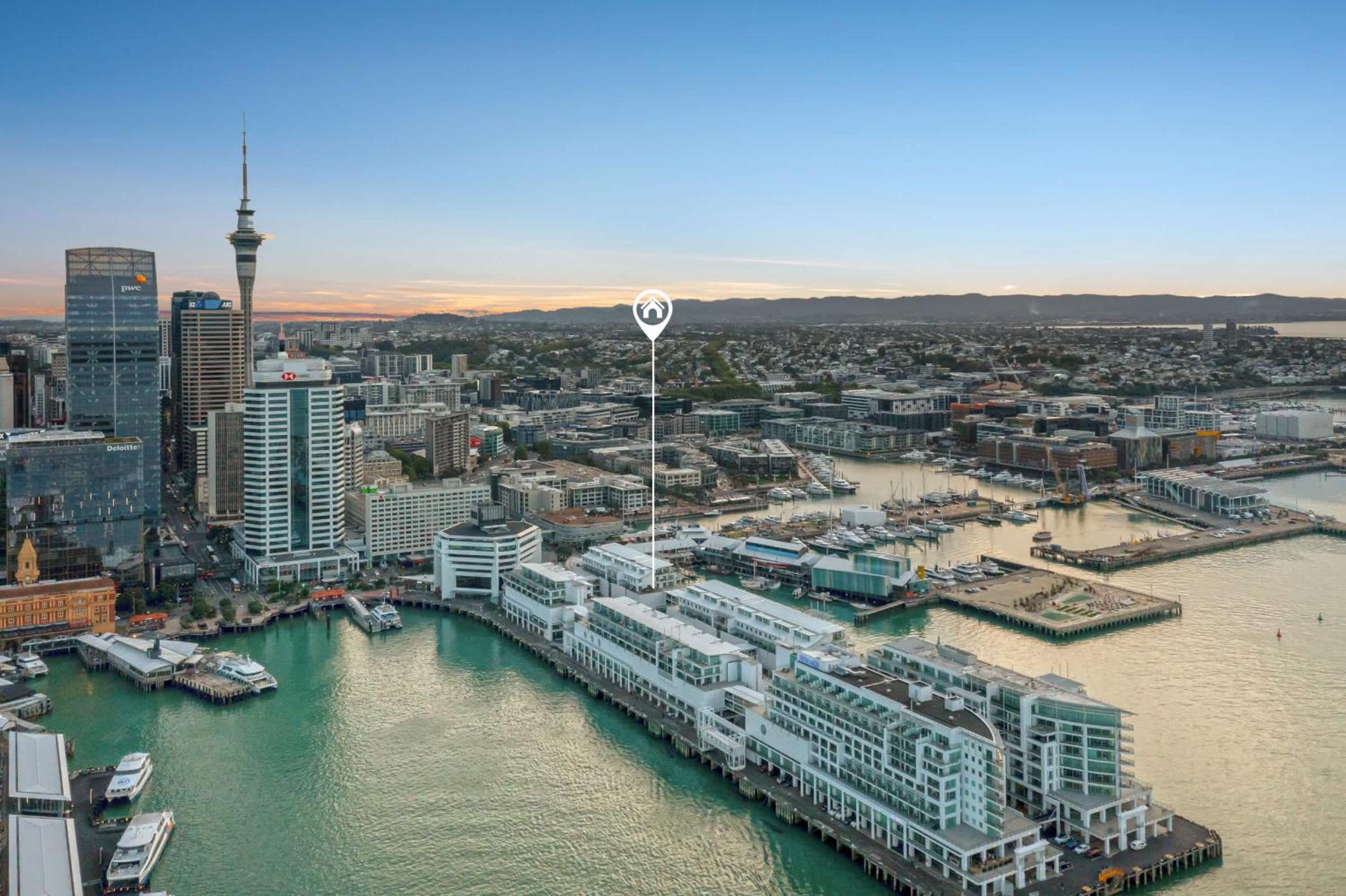 Waterfront 1 Bd Apt with AC WIFI Princess Wharf