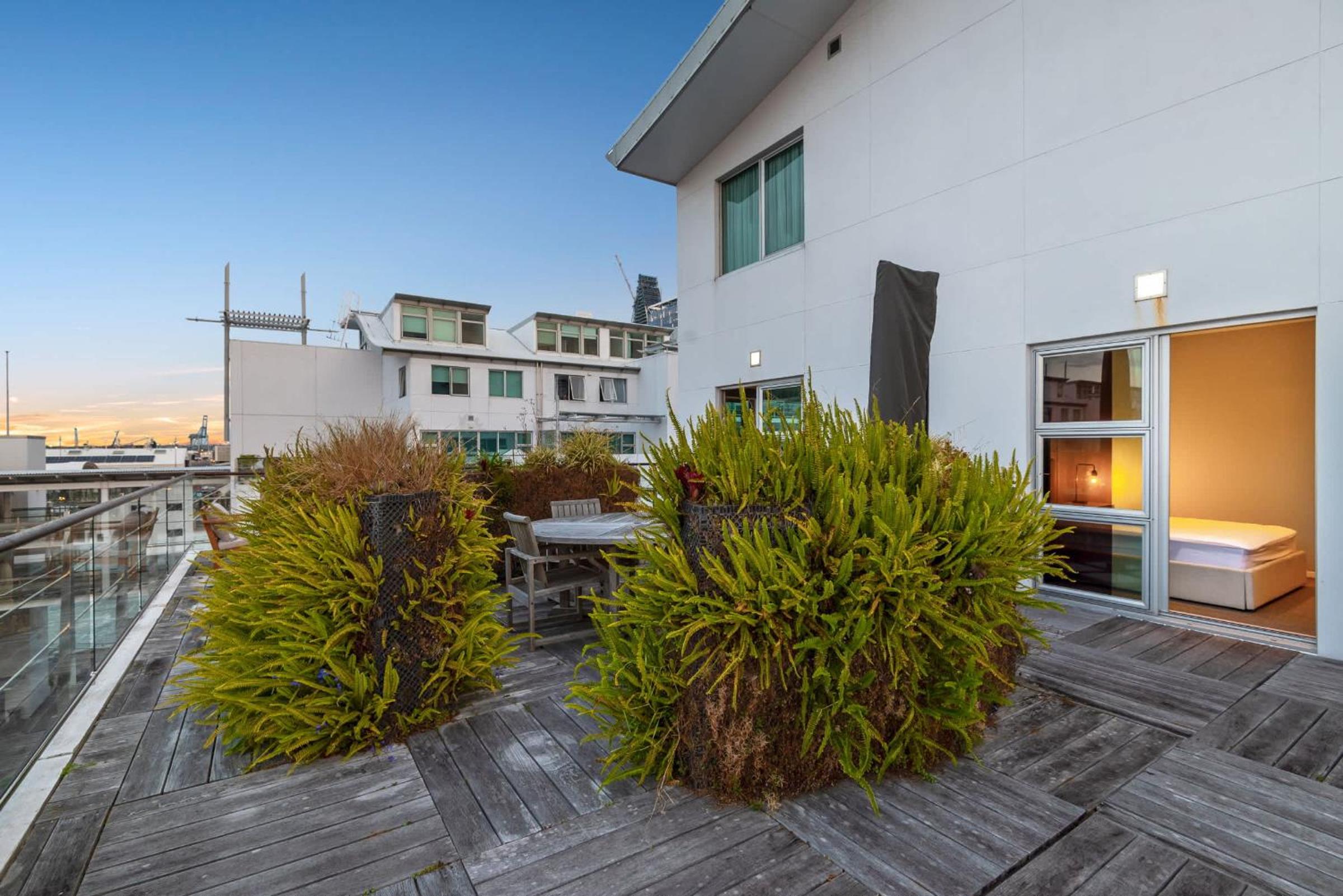 Waterfront 1 Bd Apt with AC WIFI Princess Wharf