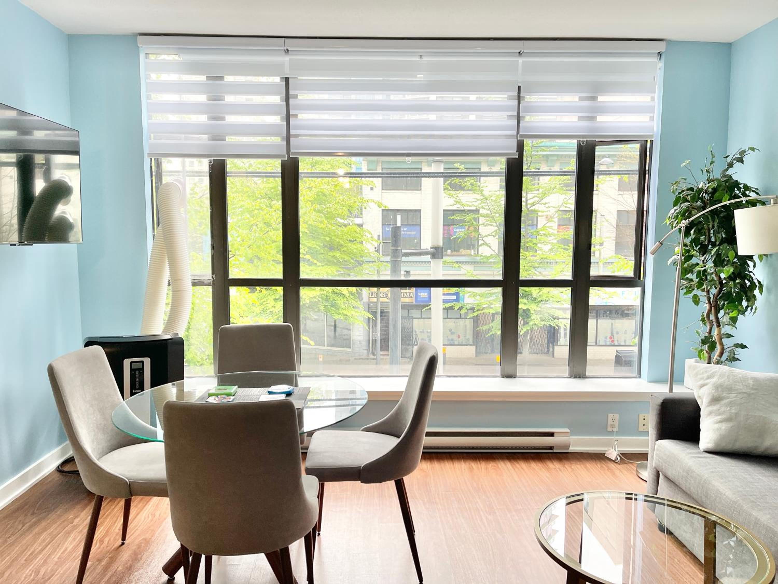 Downtown 1BR Condo at Granville Strip near English Bay