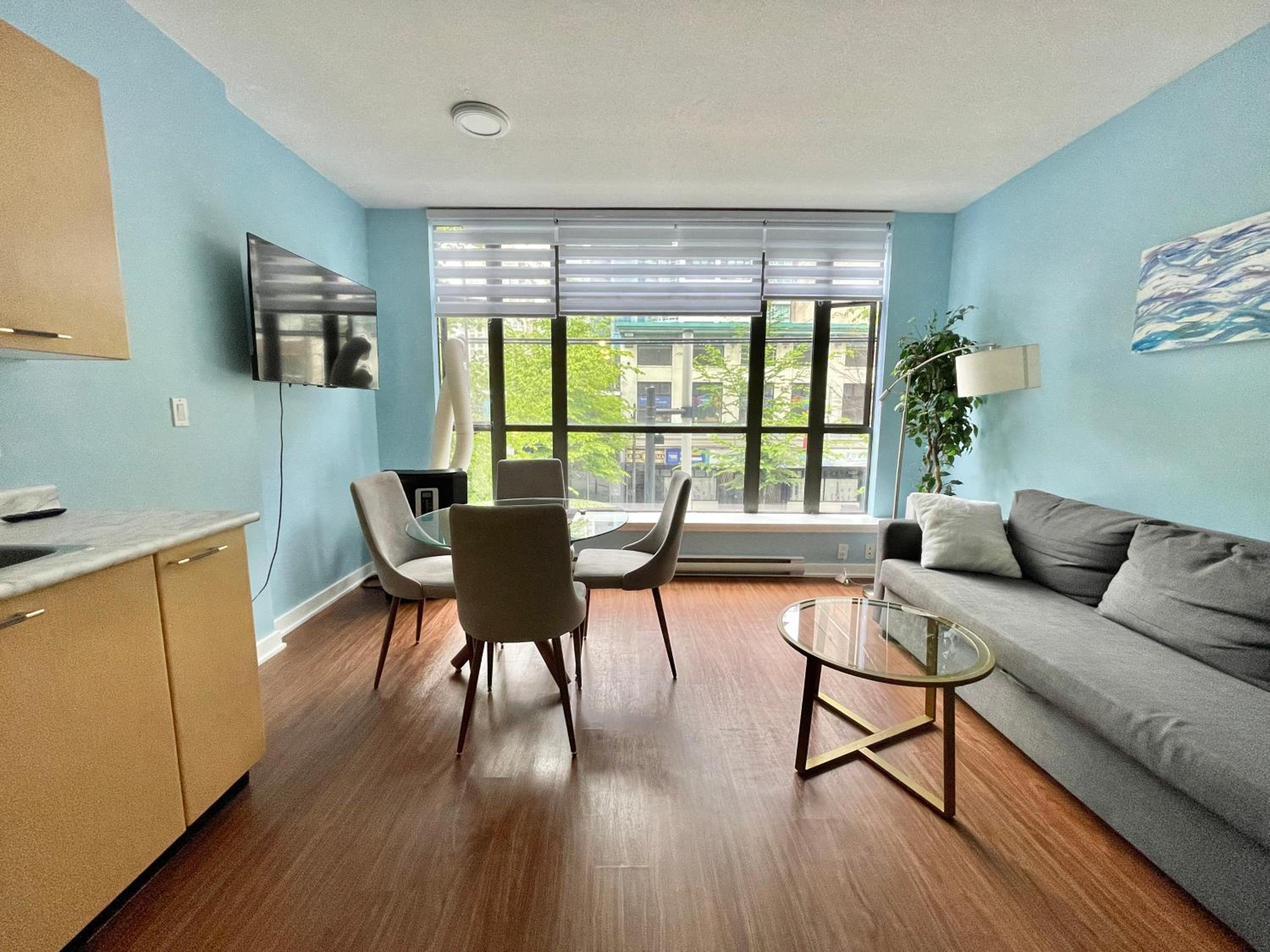Downtown 1BR Condo at Granville Strip near English Bay