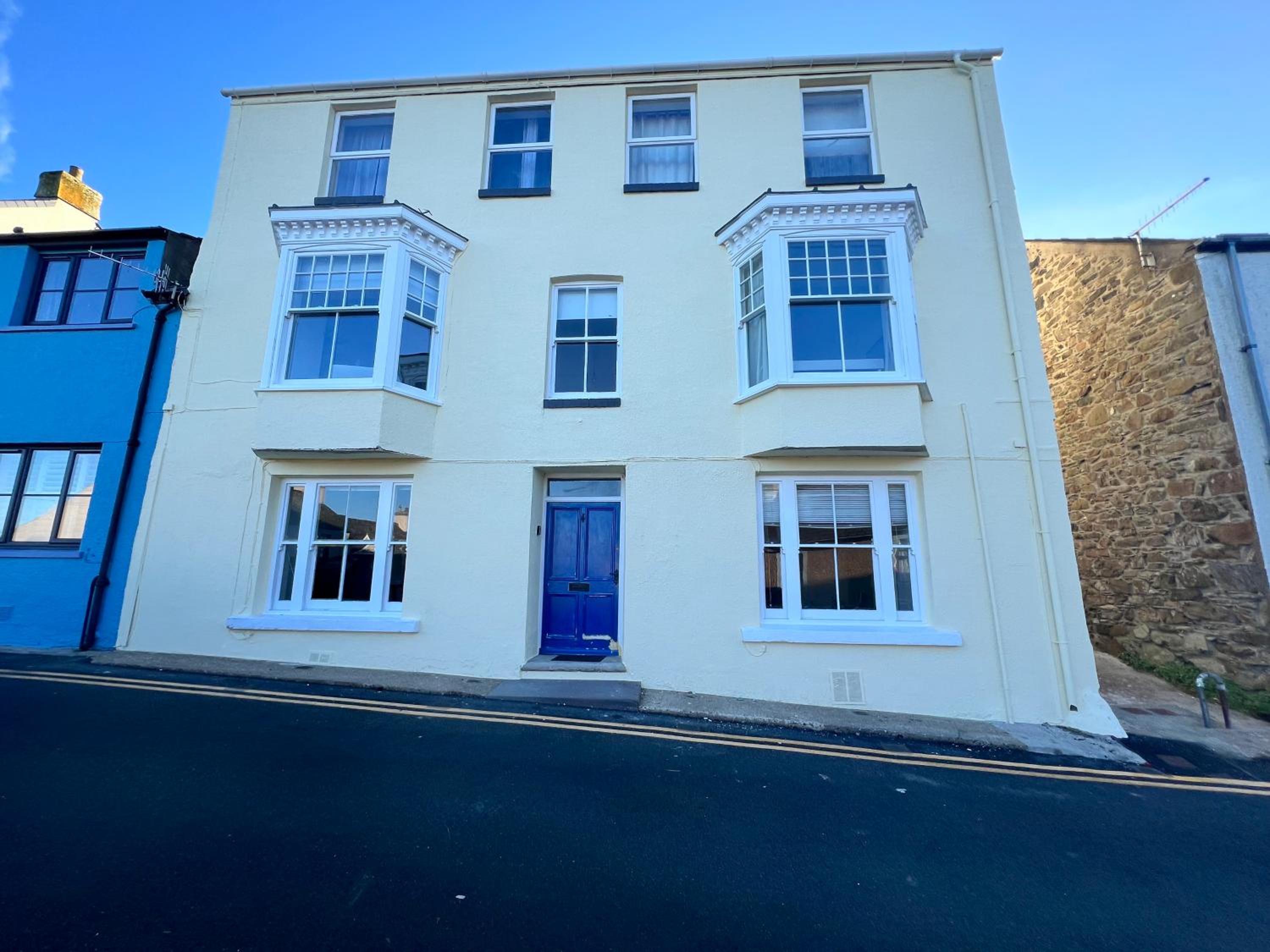 Hotel A stunning 2 bed apartment - Image 1